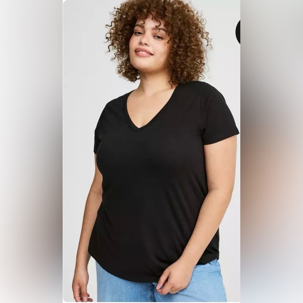 Torrid Black Classic Fit V-Neck Short Sleeve Tee Size 00 (10/12)